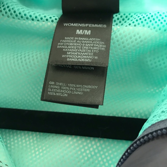 The North Face Women’s rain jacket / outer shell - Picture 4 of 5